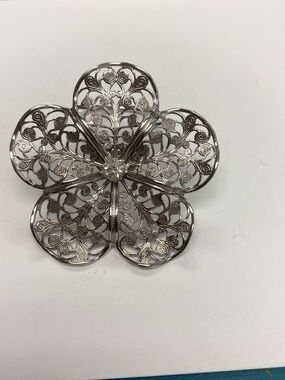 Vintage Jeri Lou Filigree Floral Statement scarf pin  in Silver Tone